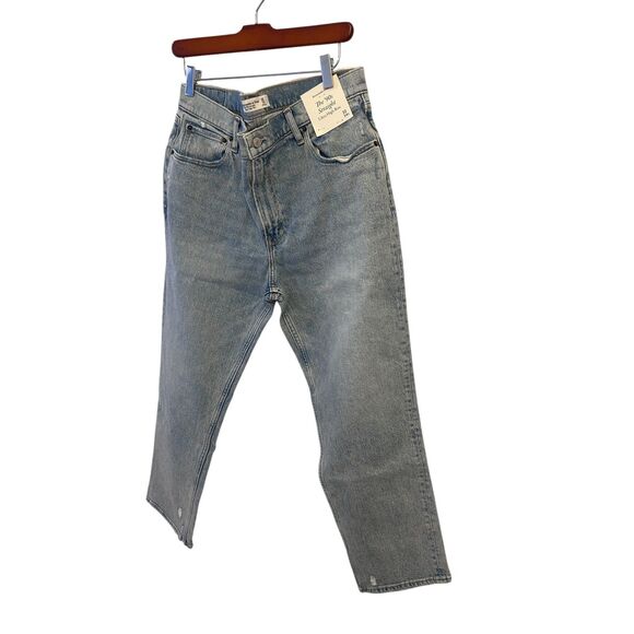 Abercrombie & Fitch Ultra High Rise 90s Straight Jean Size 32 Short Light WASH - Picture 7 of 8